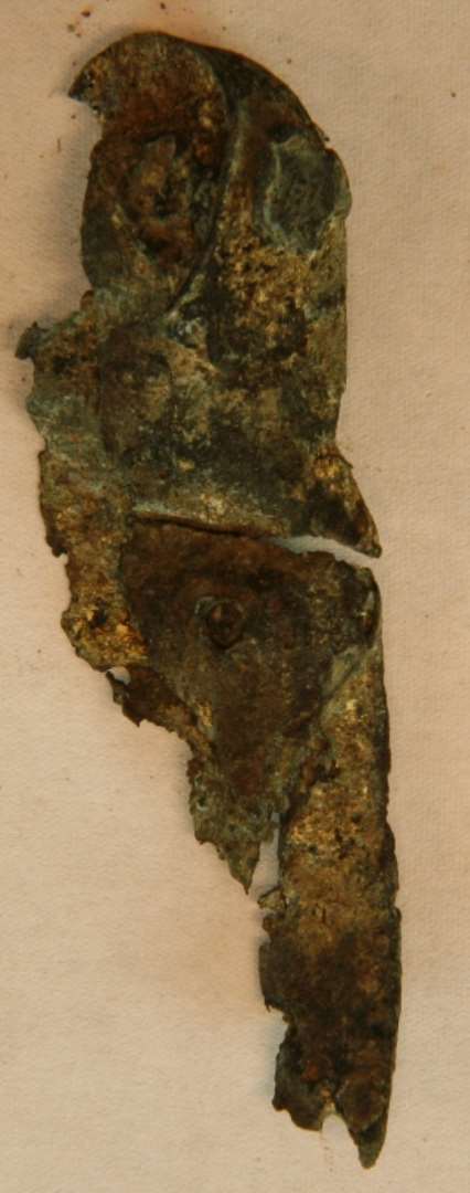 1 stk. delvist smeltet bronzestilk, afklip(?).