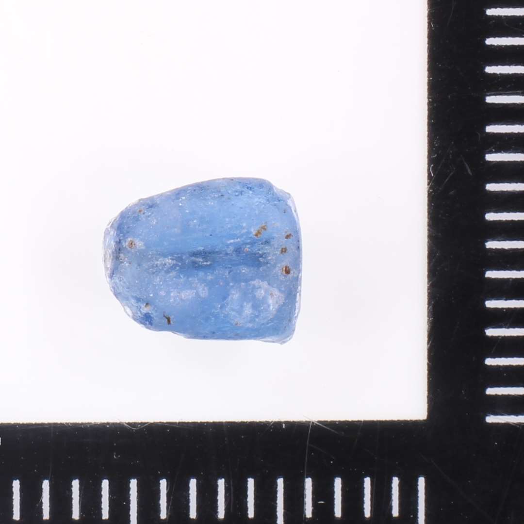 Fragment af gennemsigtig blå melonperle