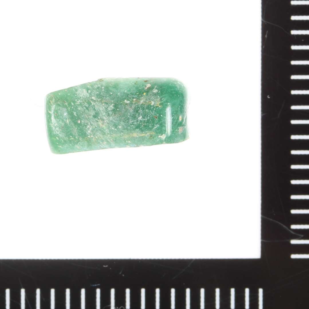 Cylindrisk, Fragment, Ugennemsigtig, Grøn.
