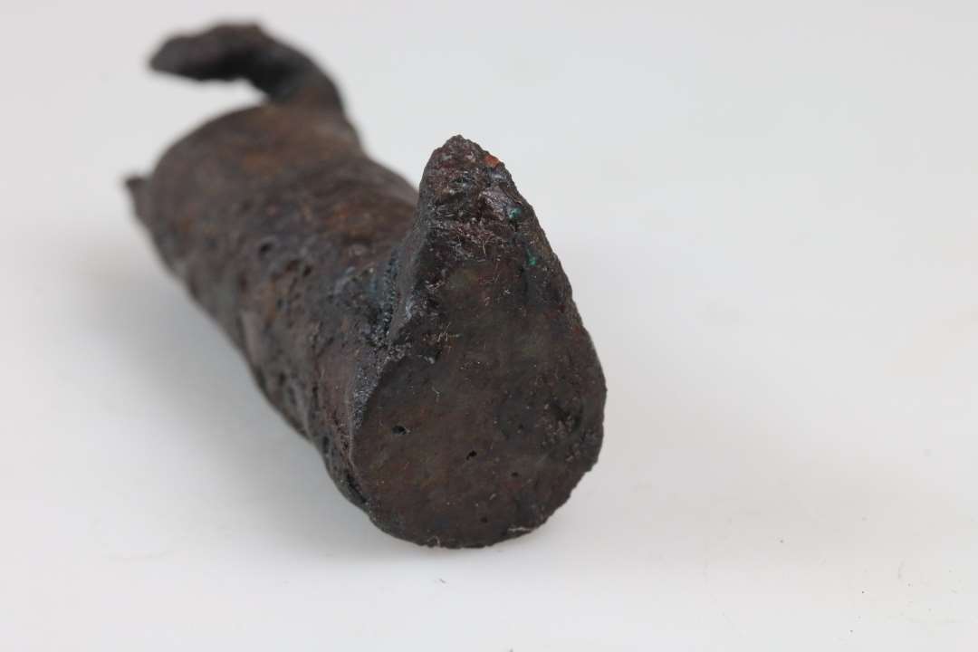 Fragment af lås af jern. Største mål: ca 6,3 cm., Konserveret
