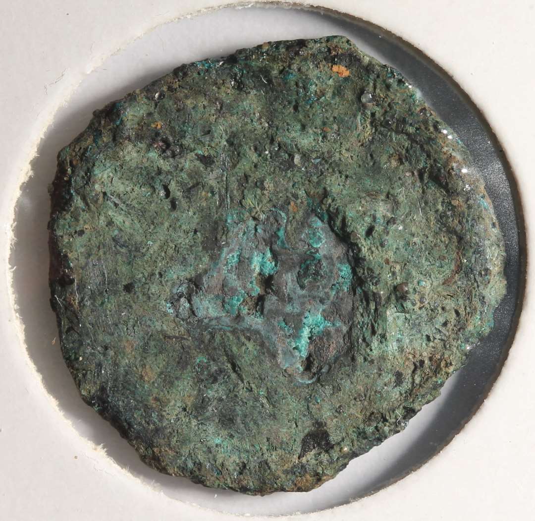 Rx 5, Rx158. Ubestemt. Rx tyder på småmønt fra 1400-tallet (JCM).
NM: Erik 7. af Pommern, kobbersterling?