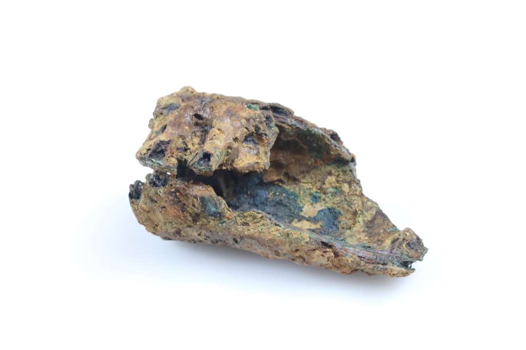Fragment af låsehus fra cylinderhus. Længde: 6 cm., Jern/bronze. Konserveret