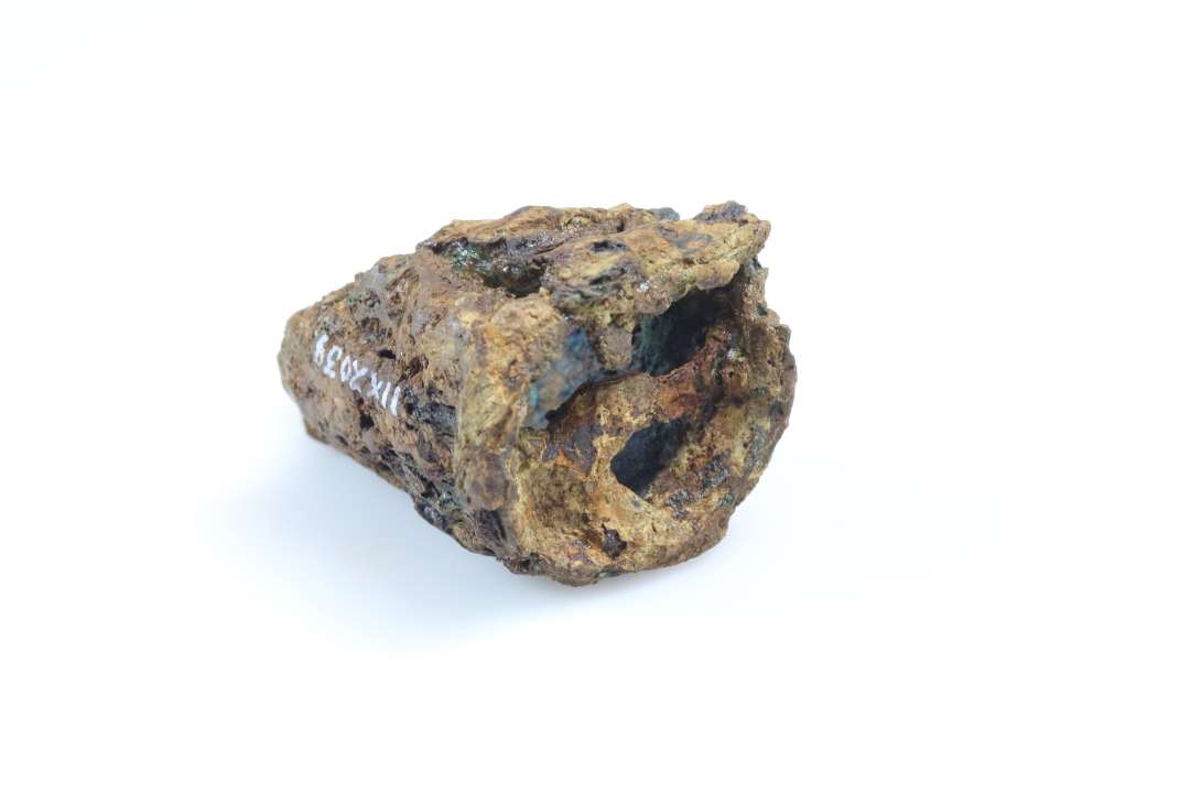 Fragment af låsehus fra cylinderhus. Længde: 6 cm., Jern/bronze. Konserveret