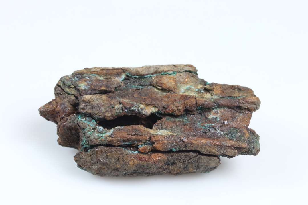 Fragment af lås jern/bronzeindhold. Længde: ca 9 cm., Konserveret