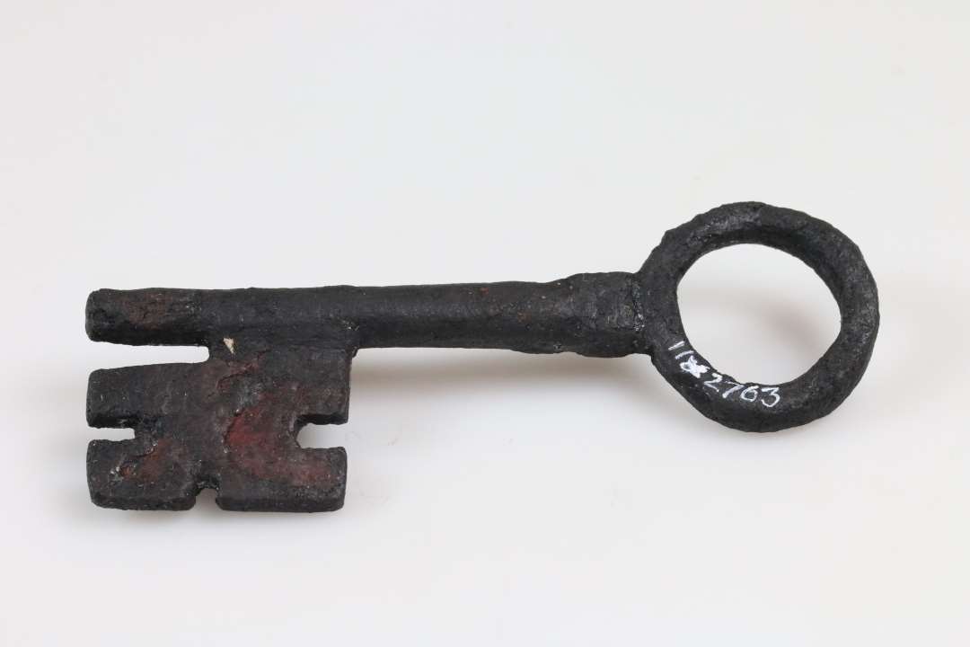 Komplet jernnøgle. Længde: ca 9,5 cm., Konserveret