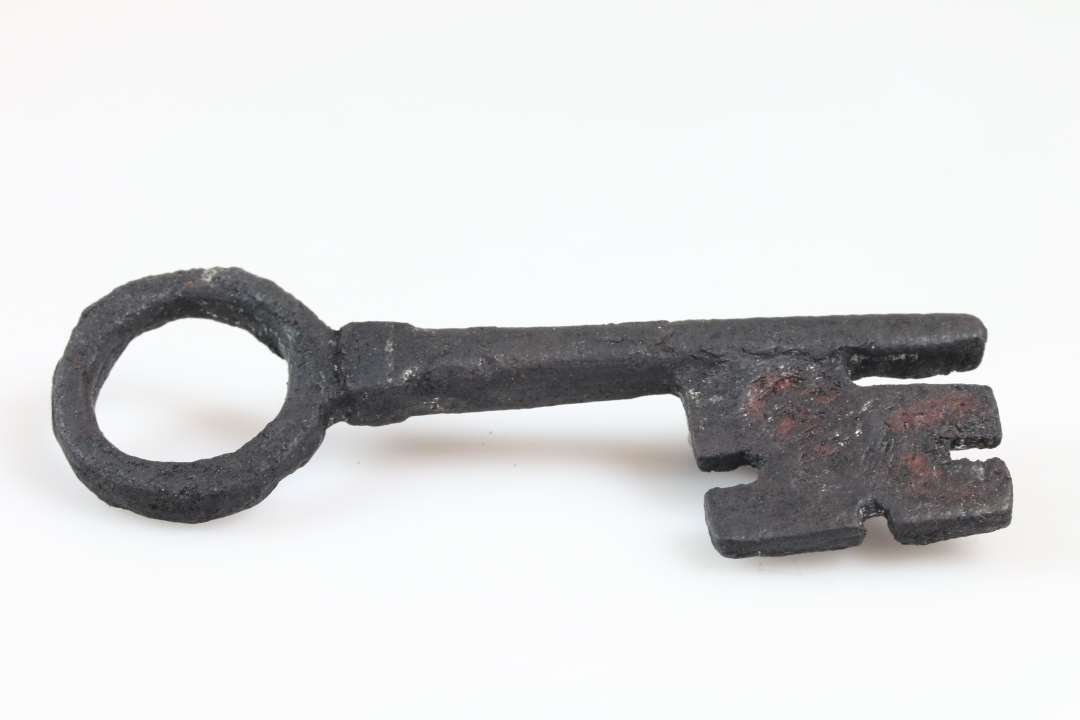Komplet jernnøgle. Længde: ca 9,5 cm., Konserveret