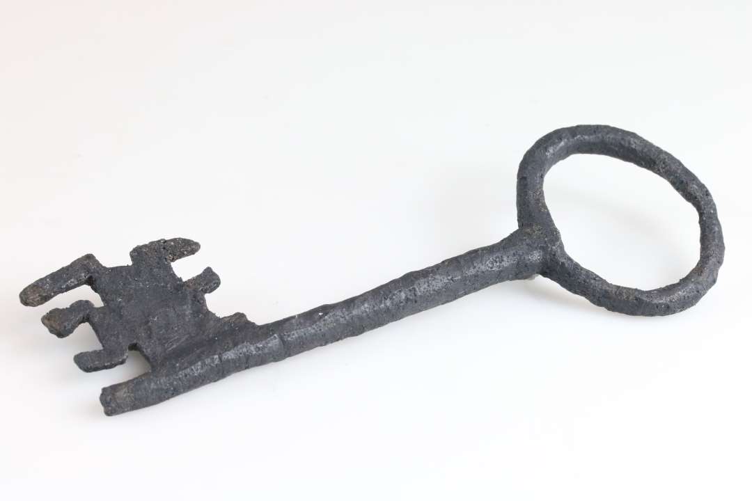 Stor komplet jernnøgle. Længde: ca 15,5 cm., Konserveret
