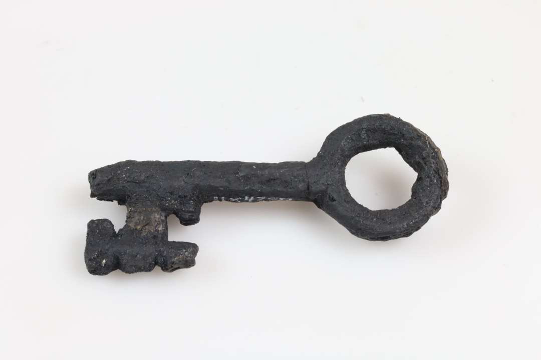 Jernnøgle, komplet. Længde: 7 cm., Konserveret