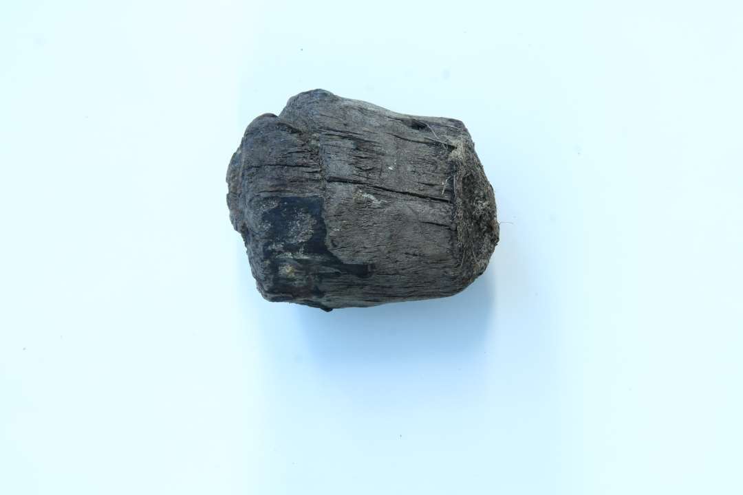 Sands. spuns (= prop) fra brøndtønden A4169. Mål: 7x5,5 cm.