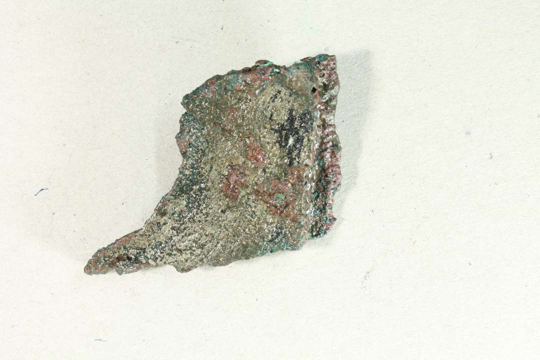 Ben fra malmgryde, længde: 7,2 cm., samt andet fragment