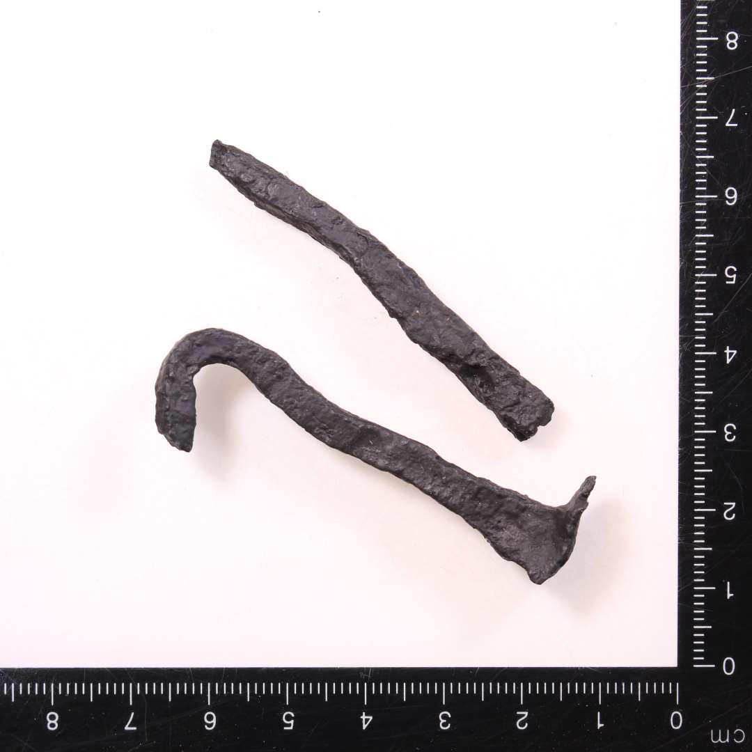 2 fragmenter af jernsøm