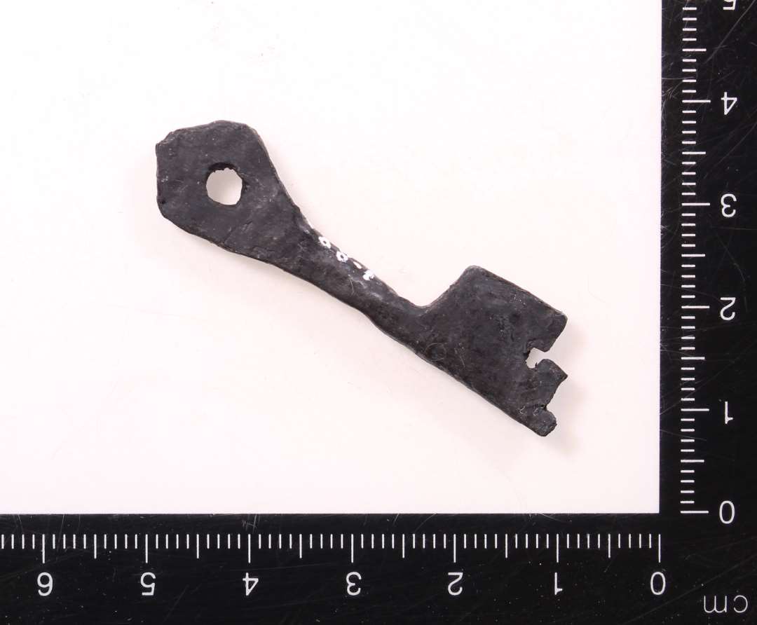 Hel bevaret jernnøgle. Længde: 5,1 cm.