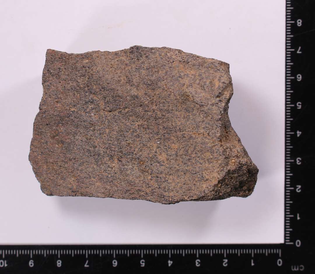 Et stykke glimmerholdig sten, en form for bjergart