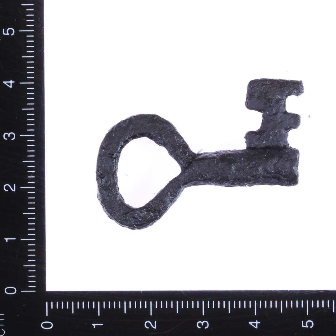 Lille vridnøgle, l. 4 cm.