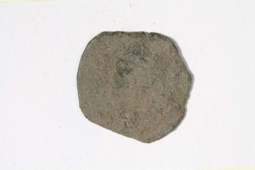Penning, 1286-1360, MB, kraftigt korroderet