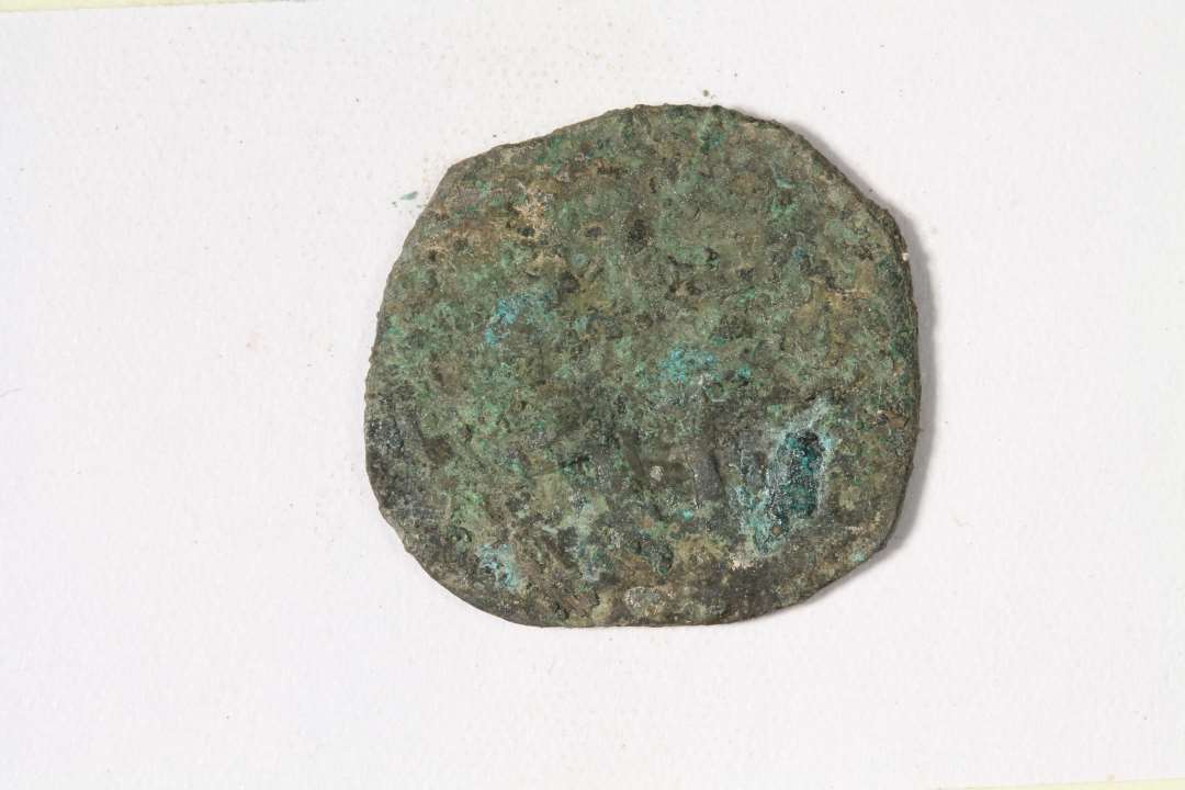 Penning, 1286-1360, MB, kraftigt korroderet, fragment