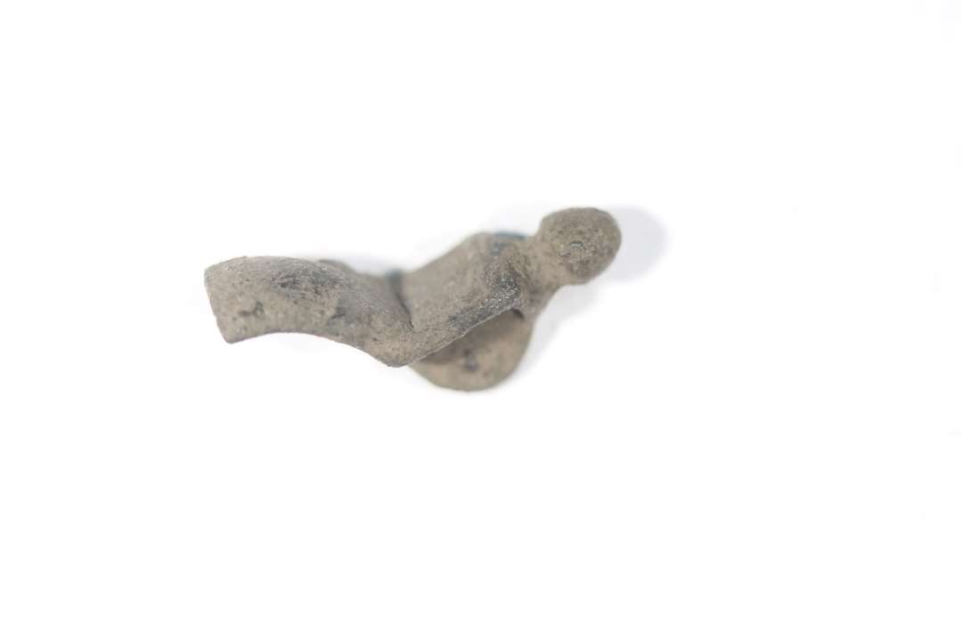 Fragment af bøjlefibel. Længde: 2,5 cm.