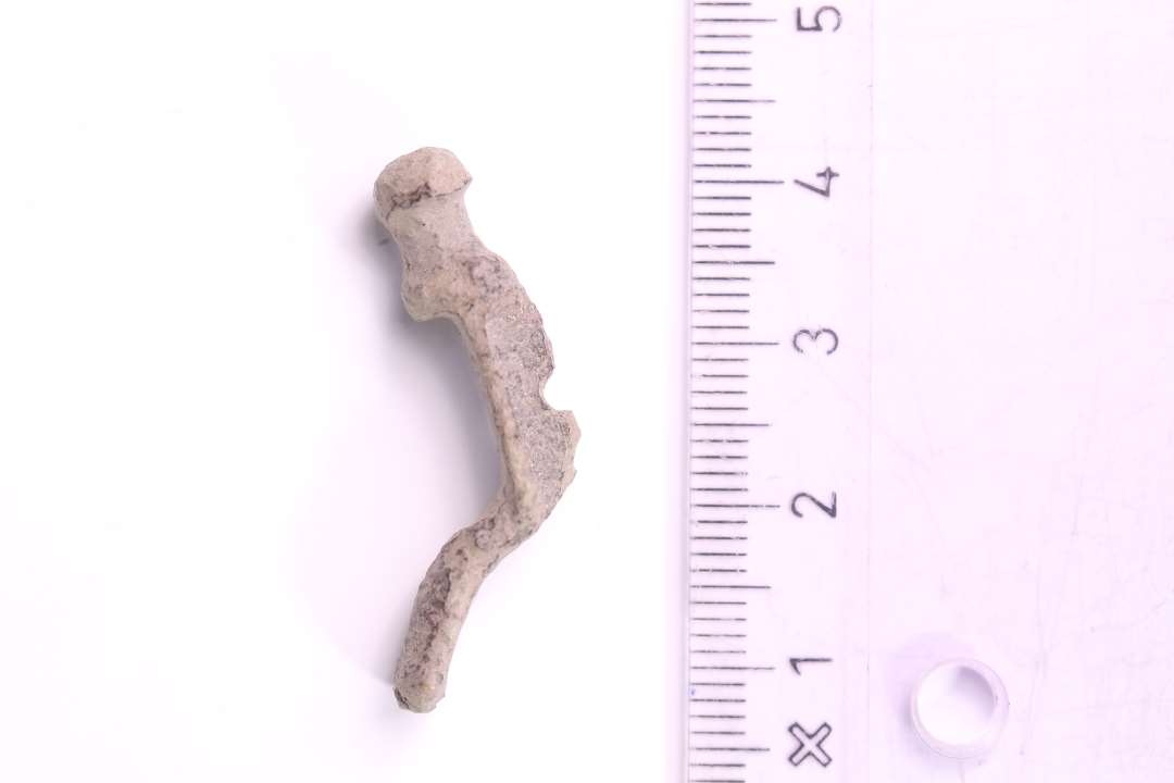 Fragment af fibel. Største længde: 3,5 cm.