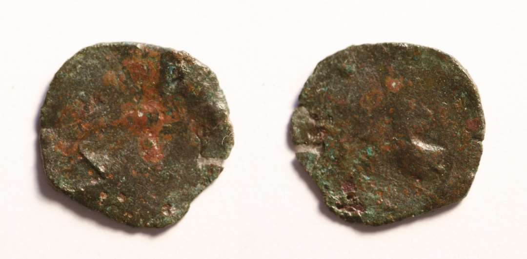 NM: Penning ubestemt, 1286-1360

Borgerkrigsmønt ikke nærmere identificeret