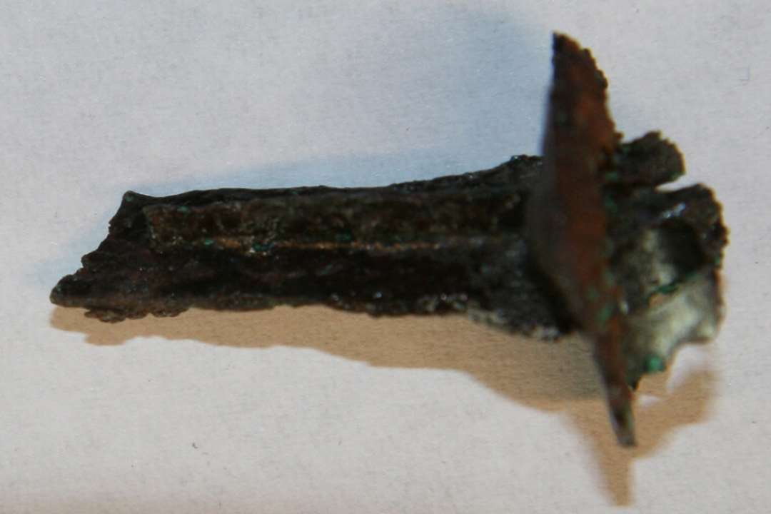 Større fragment af rigel fra hængelås. Største længde 6,7 cm. 