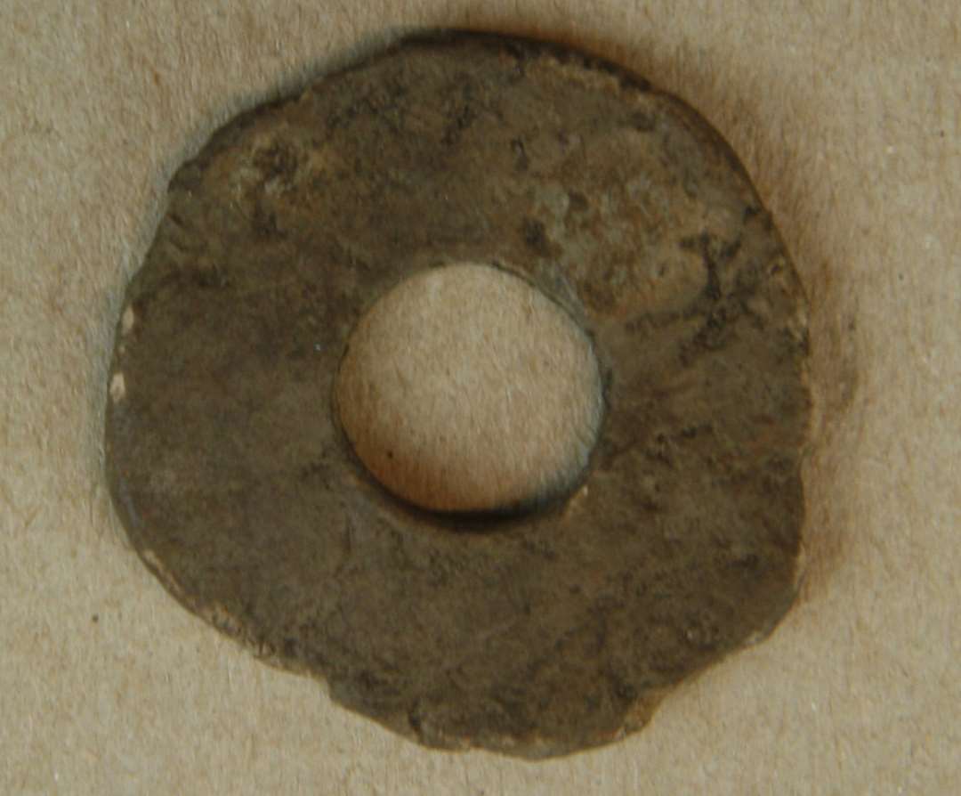 Skiveformet, cirkulær tenvægt? af bly. Midterhul. diameter: 31 mm