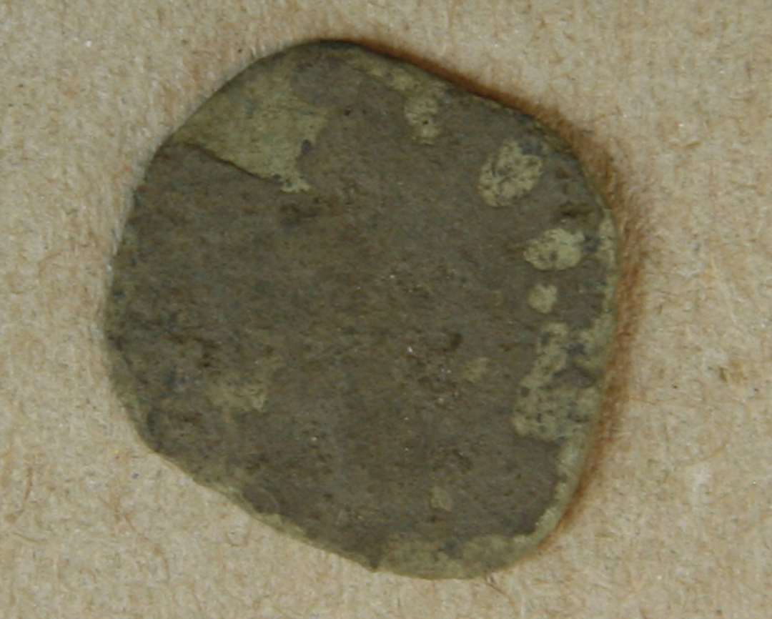 Borgerkrigsmønt. Mønten er en dansk penning, MB 541, 543-545, henført til Roskilde/Nørrejylland, 1320’erne