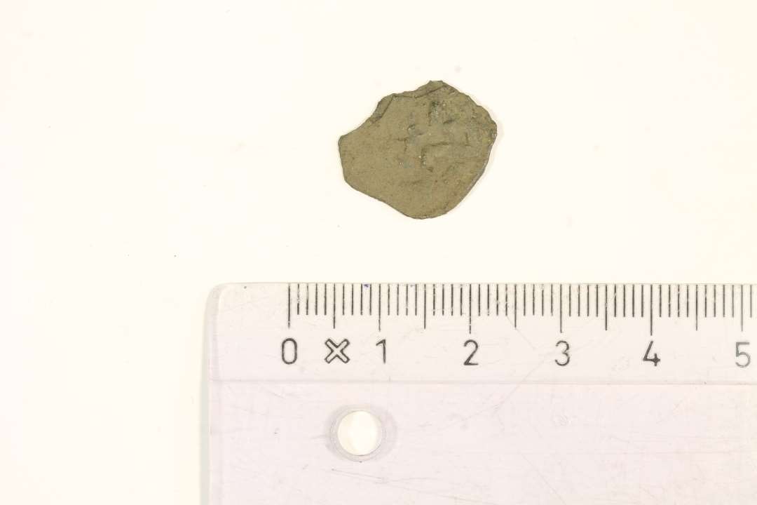 Borgerkrigsmønt. Penning, 1320-1330, MB 390, kantskade, kraftigt korroderet