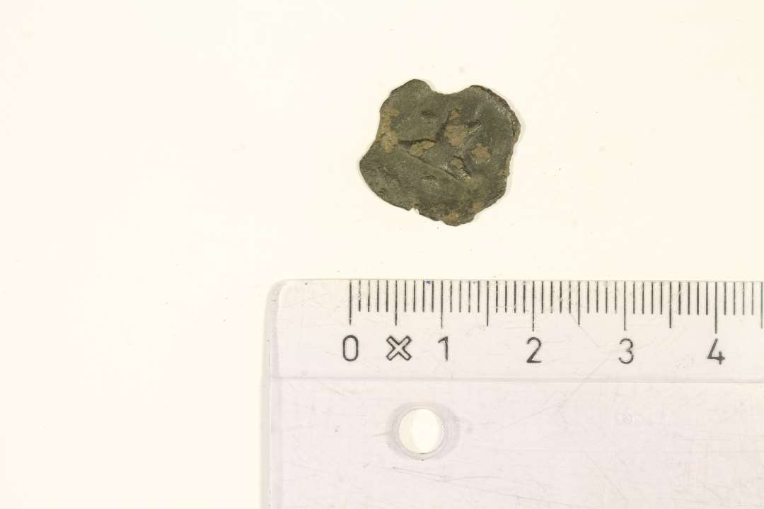 Borgerkrigsmønt. Penning, 1330-1340, MB 597, kantskade, kraftigt korroderet