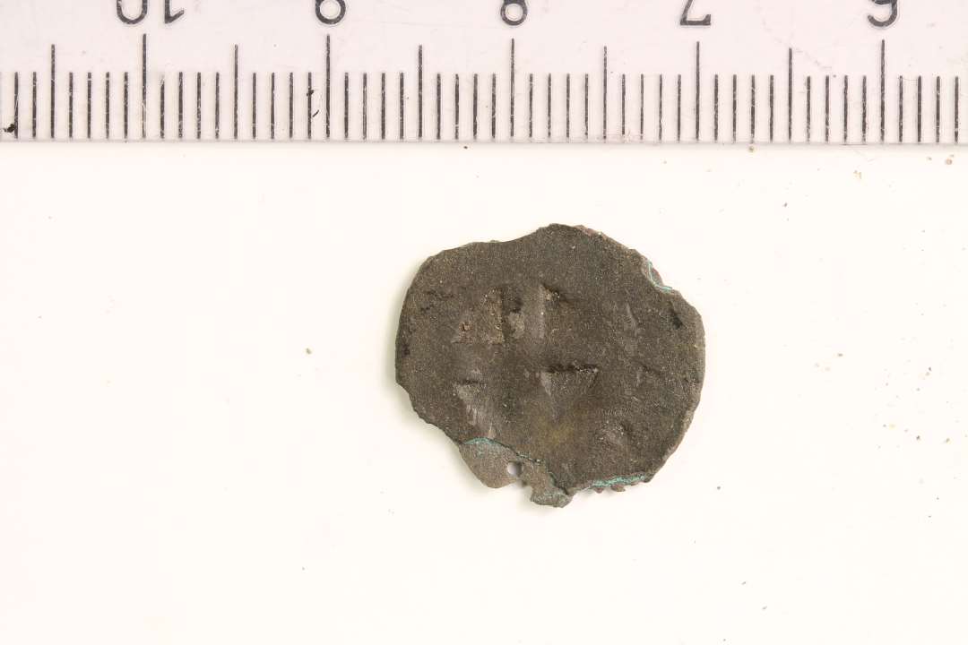 Borgerkrigsmønt. Penning, 1320-1330, MB 399, kraftigt korroderet, kantskade