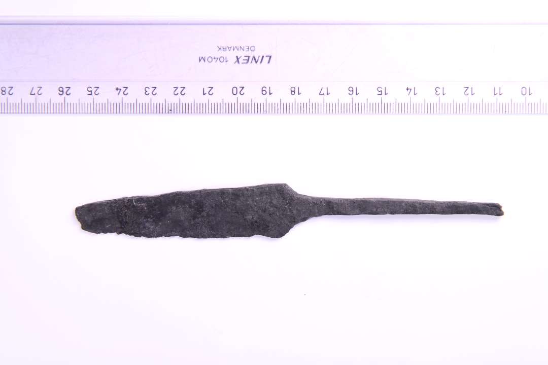 En kniv bevaret omtrent i hele sin længde: 15 cm.
