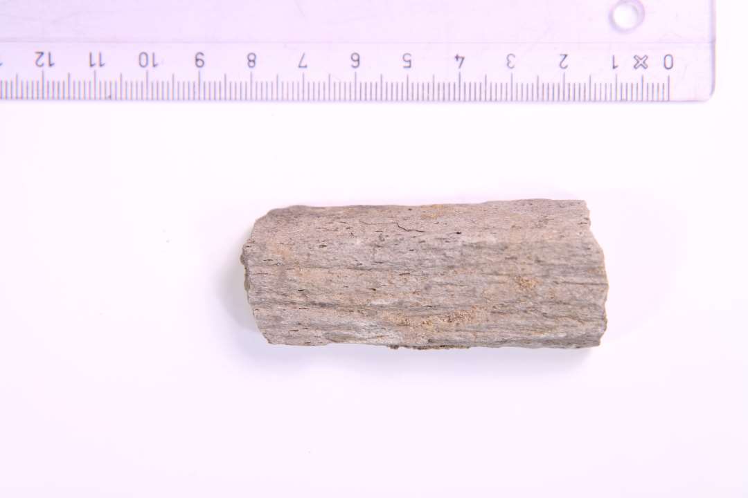 Fragment af hvæssesten. Største mål: 7 cm.