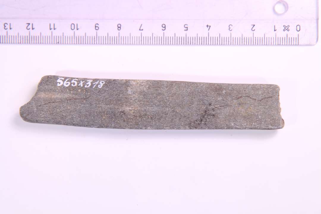 Fragment af hvæssesten. Største mål: 11,5 cm.