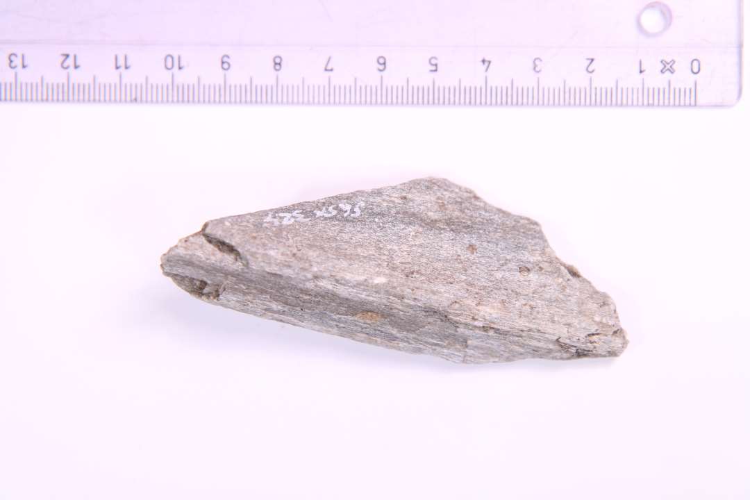 Fragment af hvæssesten. største mål: 9,5 cm.