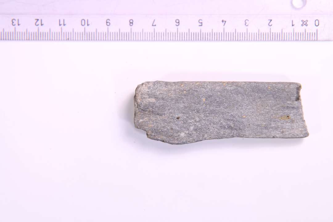 Fragment af hvæssesten. Største mål: 7,8 cm.