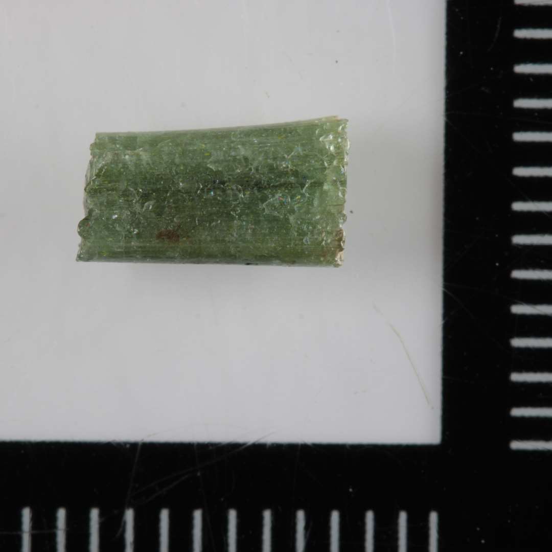 1 fragment af grønt, ugennemsigtigt glas.