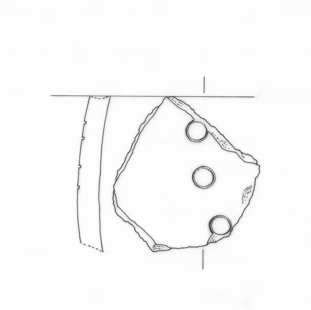 2 sideskår fra samme kar af gråbrændt, grovmagret lergods, gruppe 5, det ene med indstemplet cirkelornamentik.