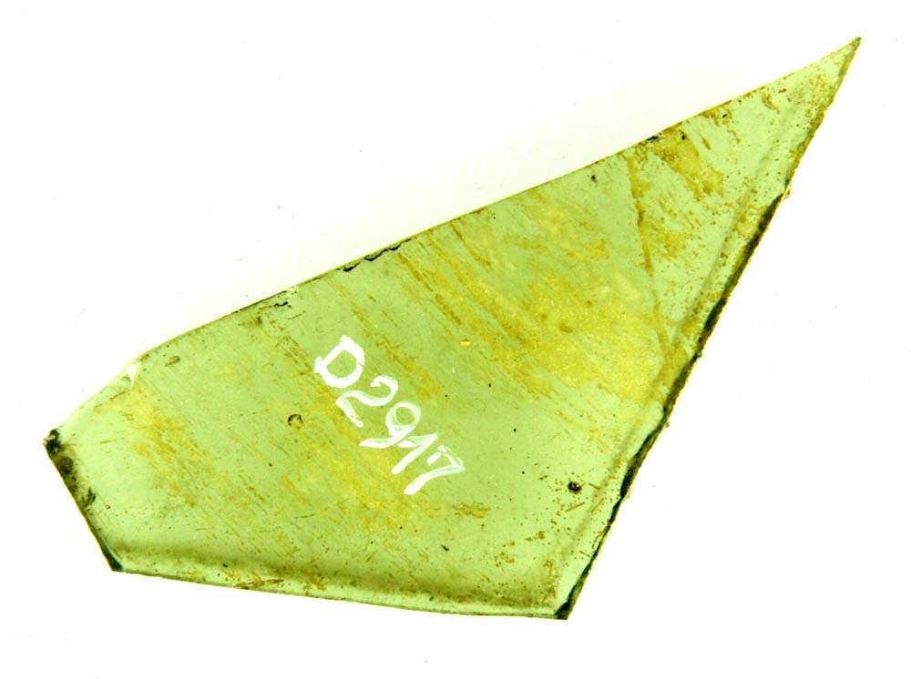 Renæssancerude af grønligt glas og af trekantet form.