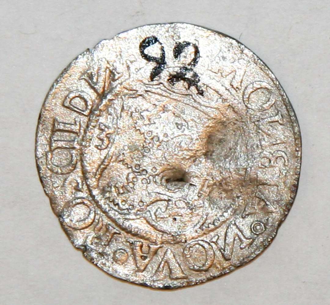 Sølvmønt slagen i Roskilde under Christian den 3die som udvalgt Konge. Diameter: 2,7 cm.  4 skilling, 1535, Roskilde? Galster 99.  
