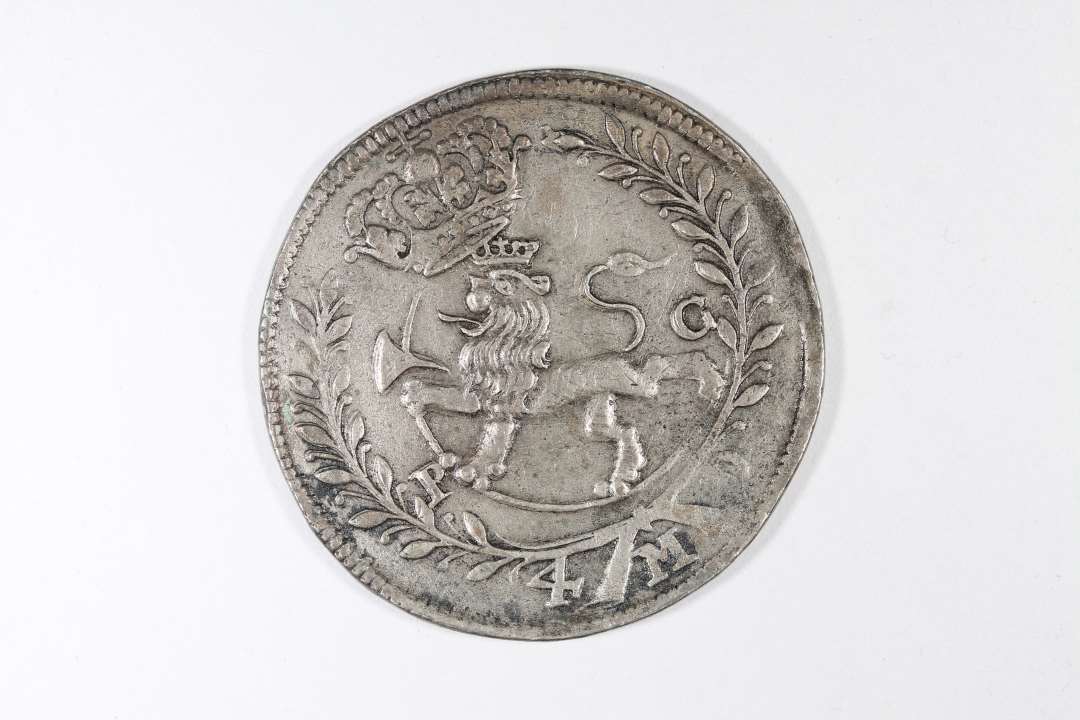  Christian V. Syv sølvmønter