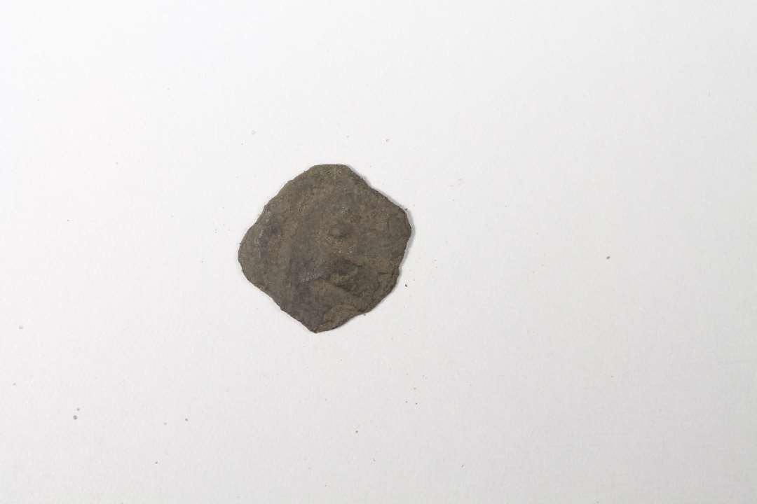 Borgerkrigsmønt. Dansk penning, af ubestemt type, ca. 1286-1360