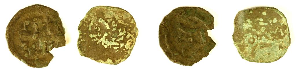To mønter af kobberlegering. Diameter: ca 16 mm. Dansk penning 1286-1360 samt Erik Menved 1286-1319 Roskilde, MB 389-391