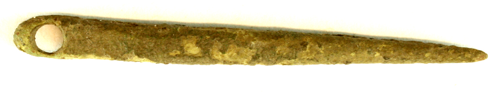 Synål eller snørenål af kobberlegering. Længde: 45 mm