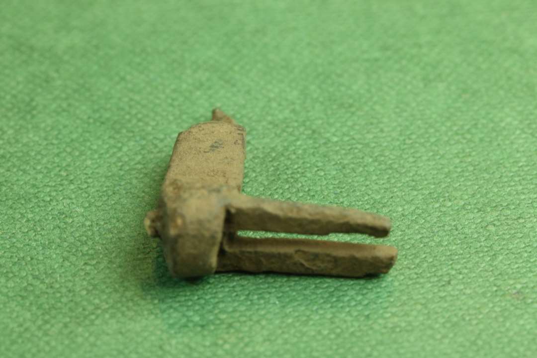 Fragment af lås. 21x21 mm