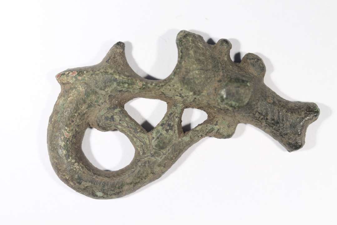 Fragment af kindplade fra hestebidsel. 1000-tallet. Største mål: 6,5x5 cm.