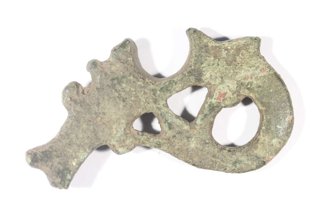Fragment af kindplade fra hestebidsel. 1000-tallet. Største mål: 6,5x5 cm.